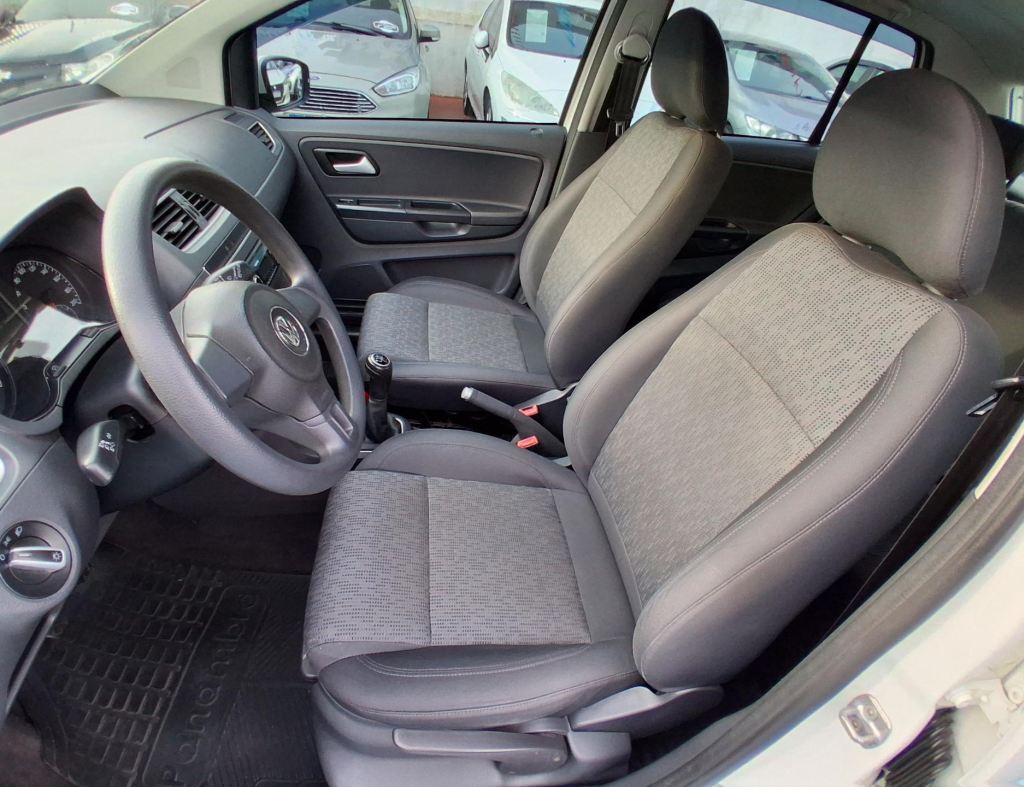 Volkswagen Fox Trend Gii 1.0 Flex 4 Portas Modelo 2014 imagem 13
