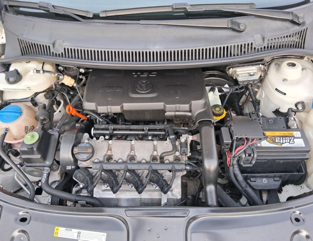 Volkswagen Fox Trend Gii 1.0 Flex 4 Portas Modelo 2014 imagem 19