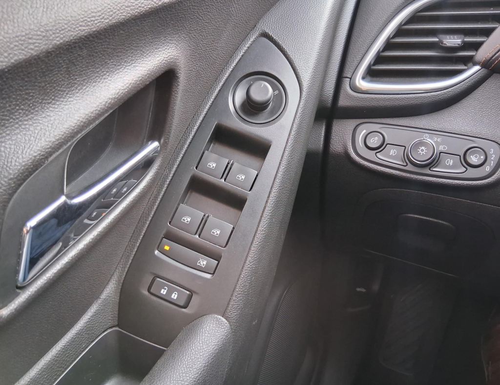 Chevrolet Tracker Premier 1.4 Automatica Flex 4 Portas Modelo 2018 imagem 21