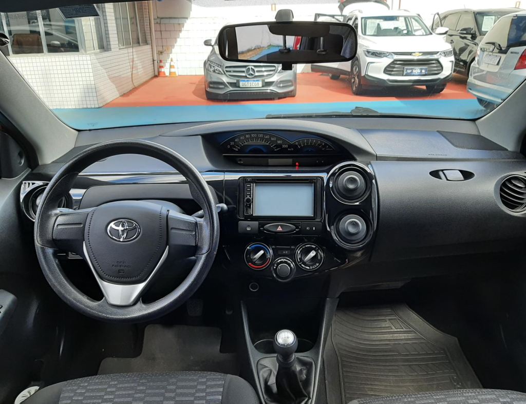 Toyota Etios 1.3 Hbx 16V Flex 4P Manual 2015 imagem 11