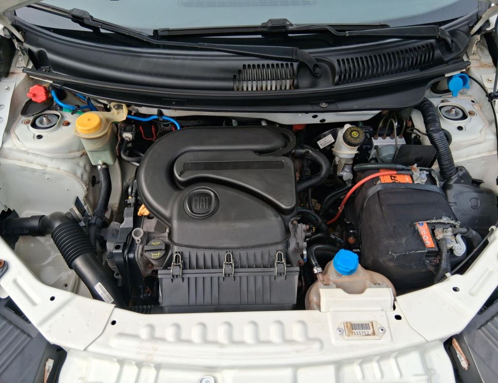 Fiat Grand Siena Attractive 1.4 Flex 4 Portas Modelo 2014 imagem 18