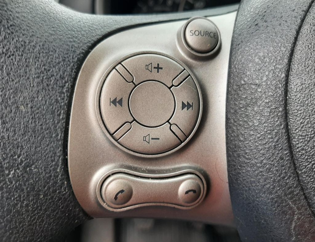 Nissan March Sv 1.6 Flex 4 Portas Modelo 2014 imagem 20