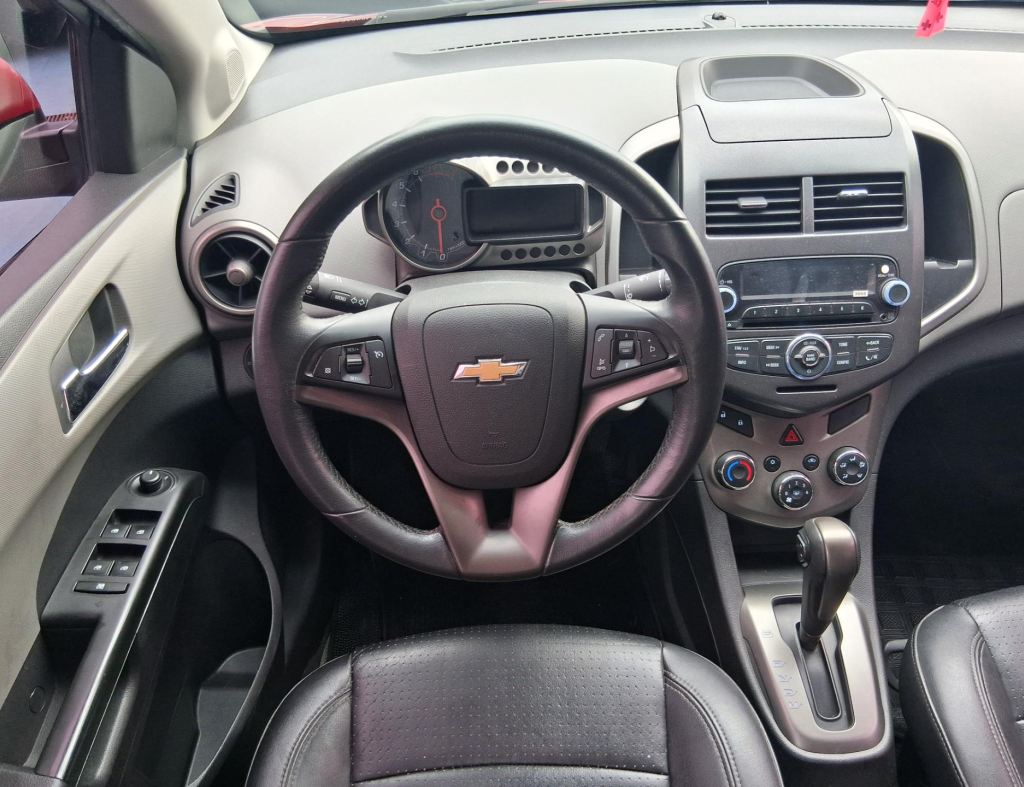 Chevrolet Sonic Ltz 1.6 Automatico Flex 4 Portas Modelo 2012 imagem 13
