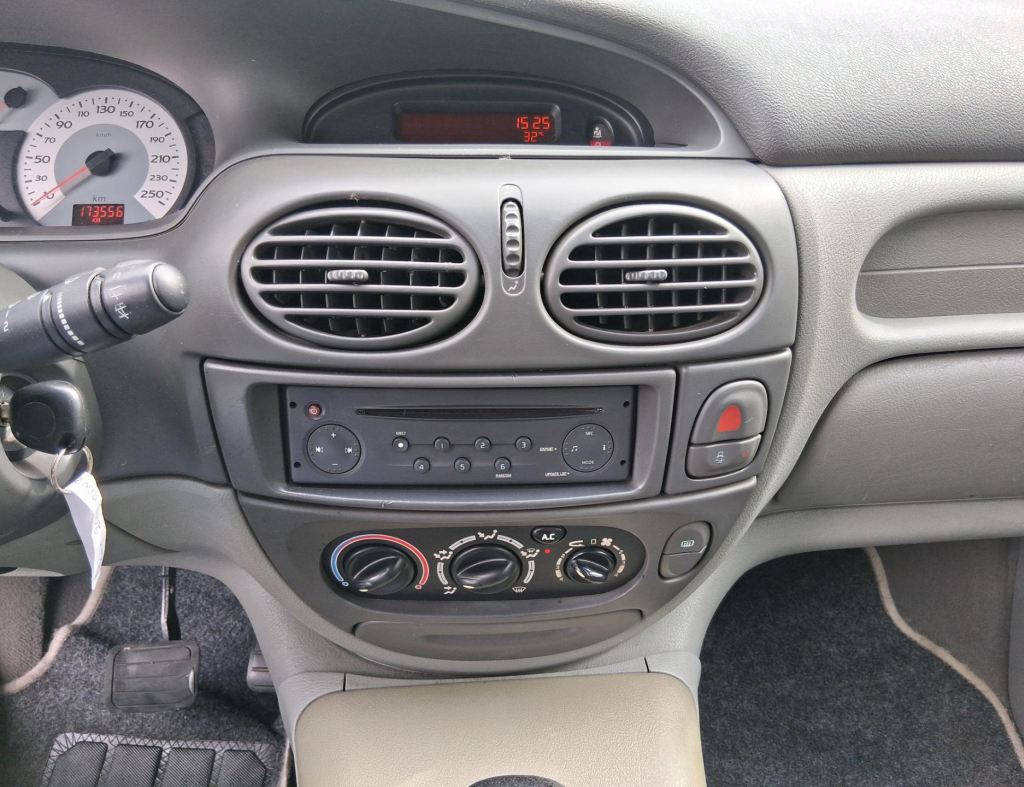 Renault Scenic Expression 1.6 Automatica 4 Portas Modelo 2008 imagem 19