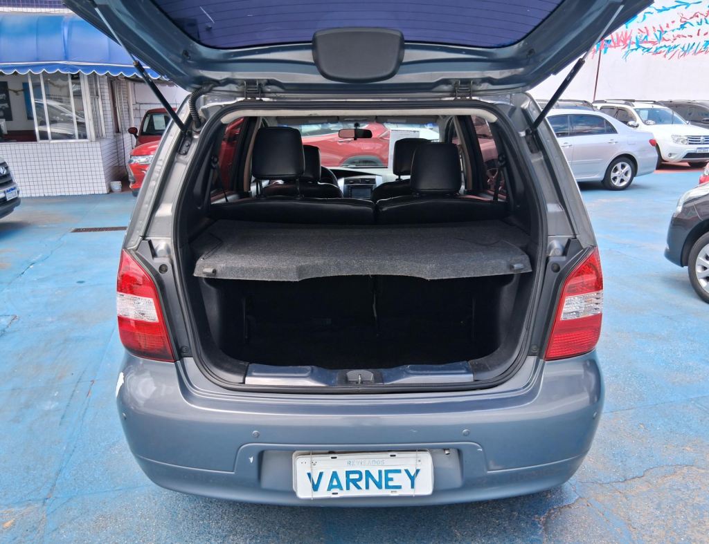 Nissan Livina Sl 1.8 Automatica Flex 4 Portas Modelo 2012 imagem 9