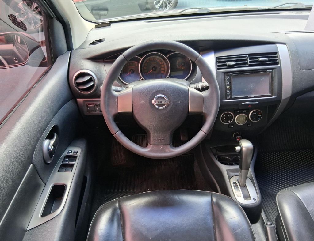 Nissan Livina Sl 1.8 Automatica Flex 4 Portas Modelo 2012 imagem 13