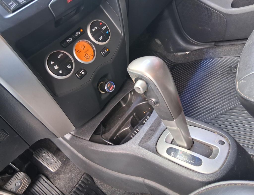 Nissan Livina Sl 1.8 Automatica Flex 4 Portas Modelo 2012 imagem 16