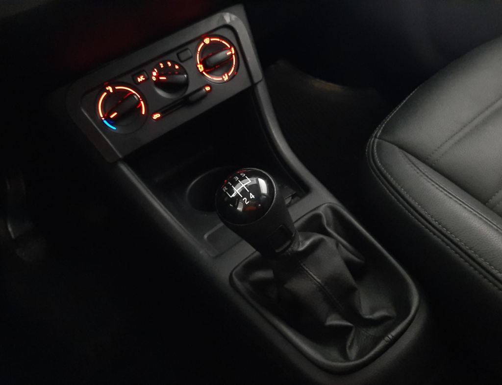 Volkswagen Up Mpi 1.0 Flex 4 Portas Modelo 2020 imagem 18