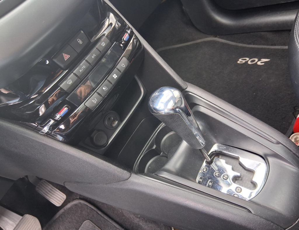 Peugeot 208 Griffe 1.6 Automatico 4 Portas Flex Modelo 2014 imagem 16