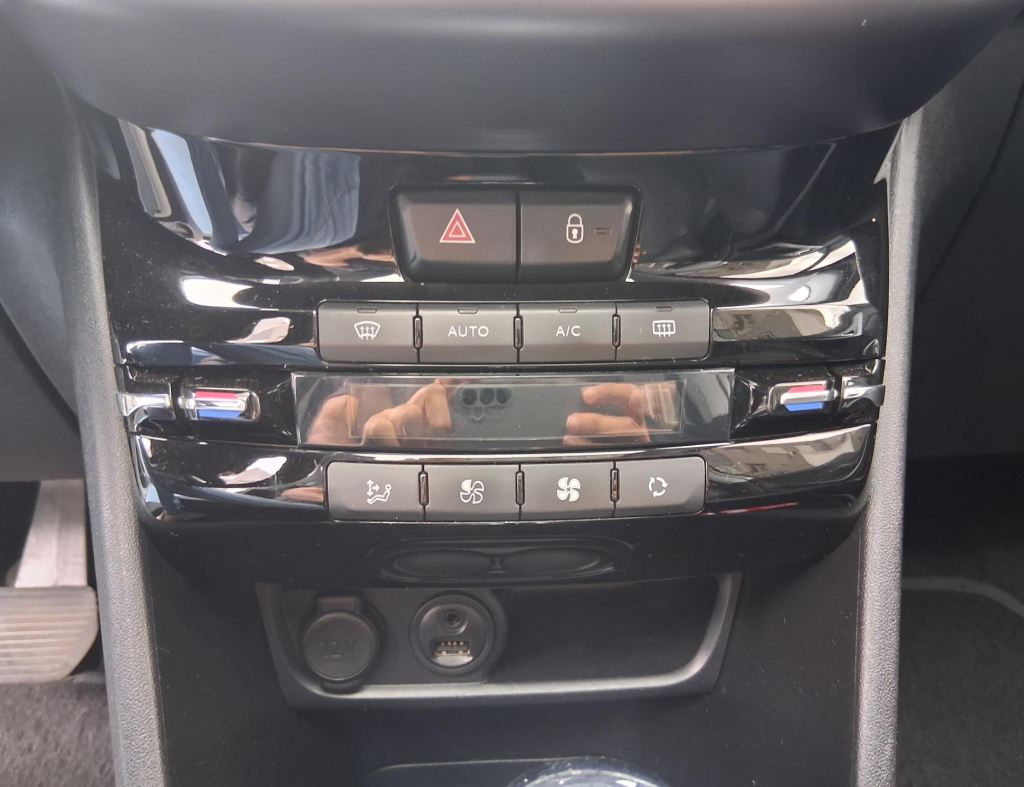 Peugeot 208 Griffe 1.6 Automatico 4 Portas Flex Modelo 2014 imagem 17