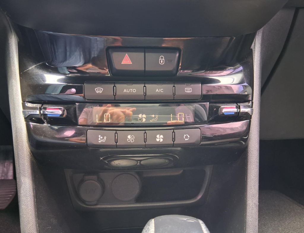 Peugeot 2008 Griffe 1.6 Automatico Flex 4 Portas Modelo 2020 imagem 21