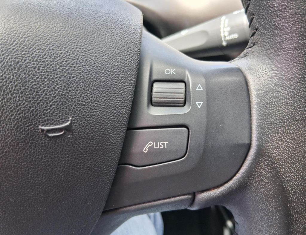 Peugeot 2008 Griffe 1.6 Automatico Flex 4 Portas Modelo 2020 imagem 23