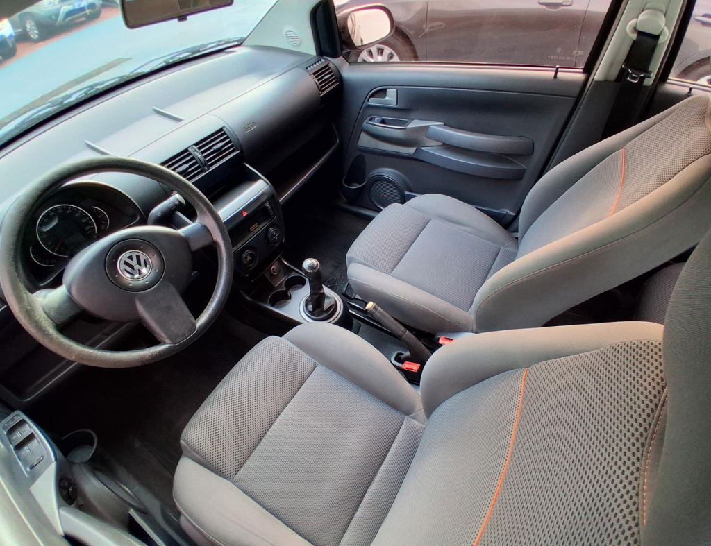 Volkswagen Fox Trend 1.0 G2 Flex 4 Portas Modelo 2010 imagem 13
