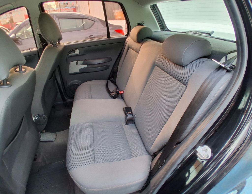 Volkswagen Fox Trend 1.0 G2 Flex 4 Portas Modelo 2010 imagem 16