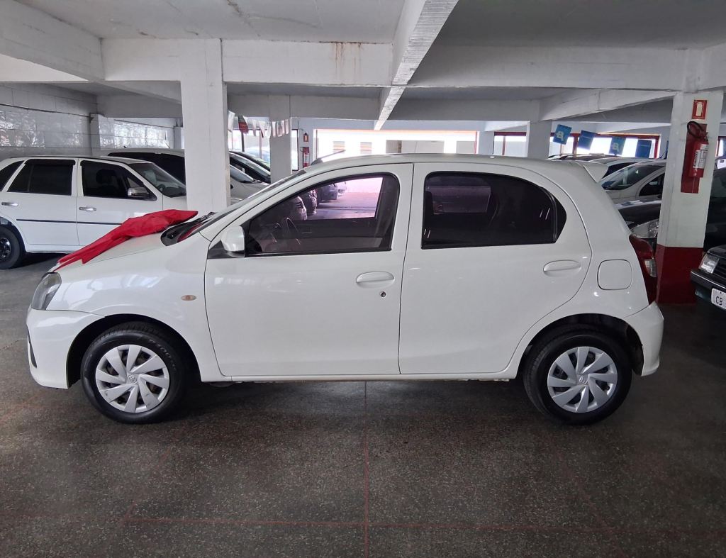 Toyota Etios Hatch X 1.3 Flex 4 Portas Modelo 2019 imagem 5