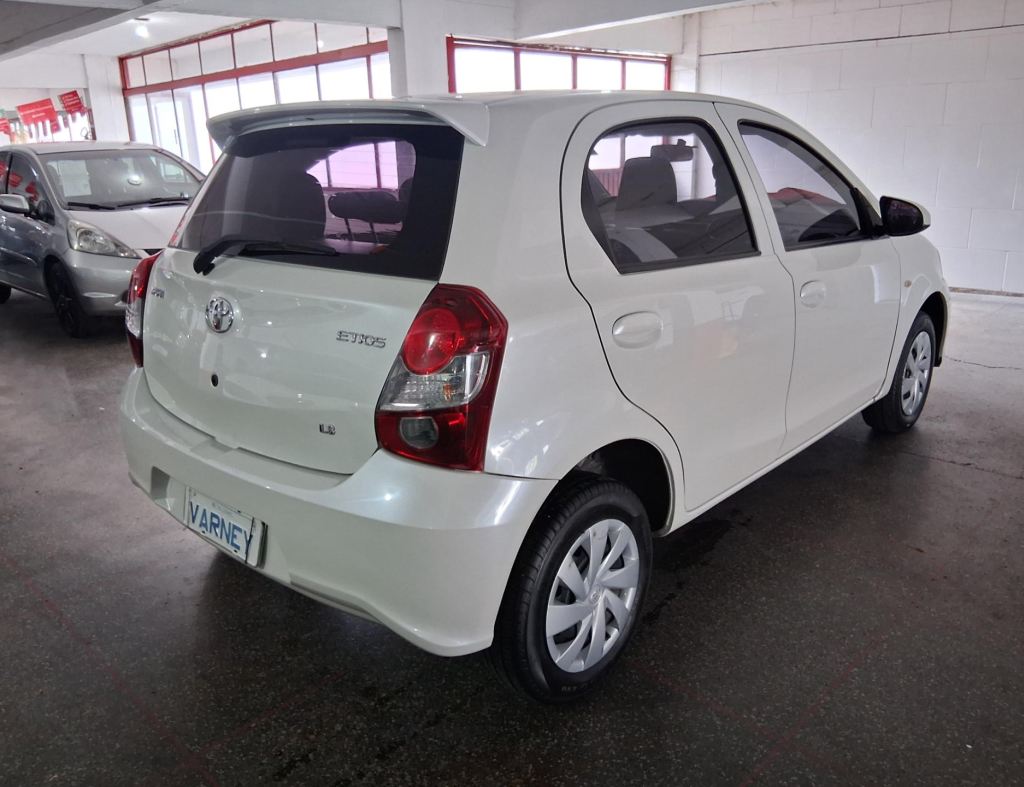 Toyota Etios Hatch X 1.3 Flex 4 Portas Modelo 2019 imagem 6