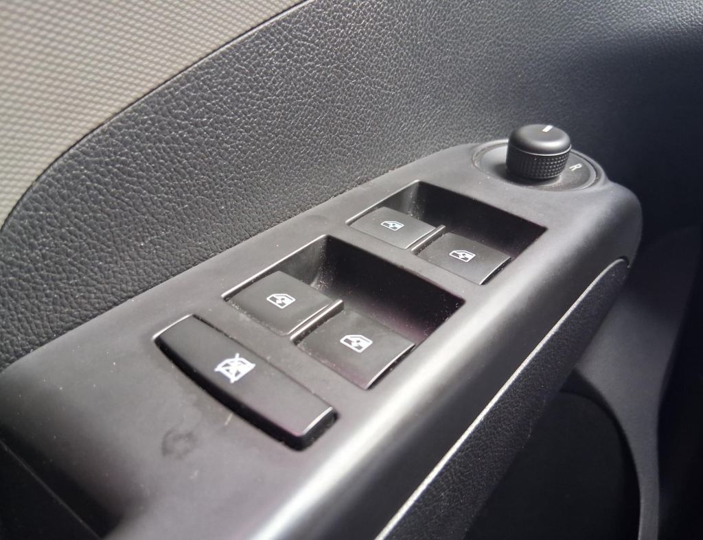 Chevrolet Sonic Ltz 1.6 Automatico Flex 4 Portas Modelo 2012 imagem 24