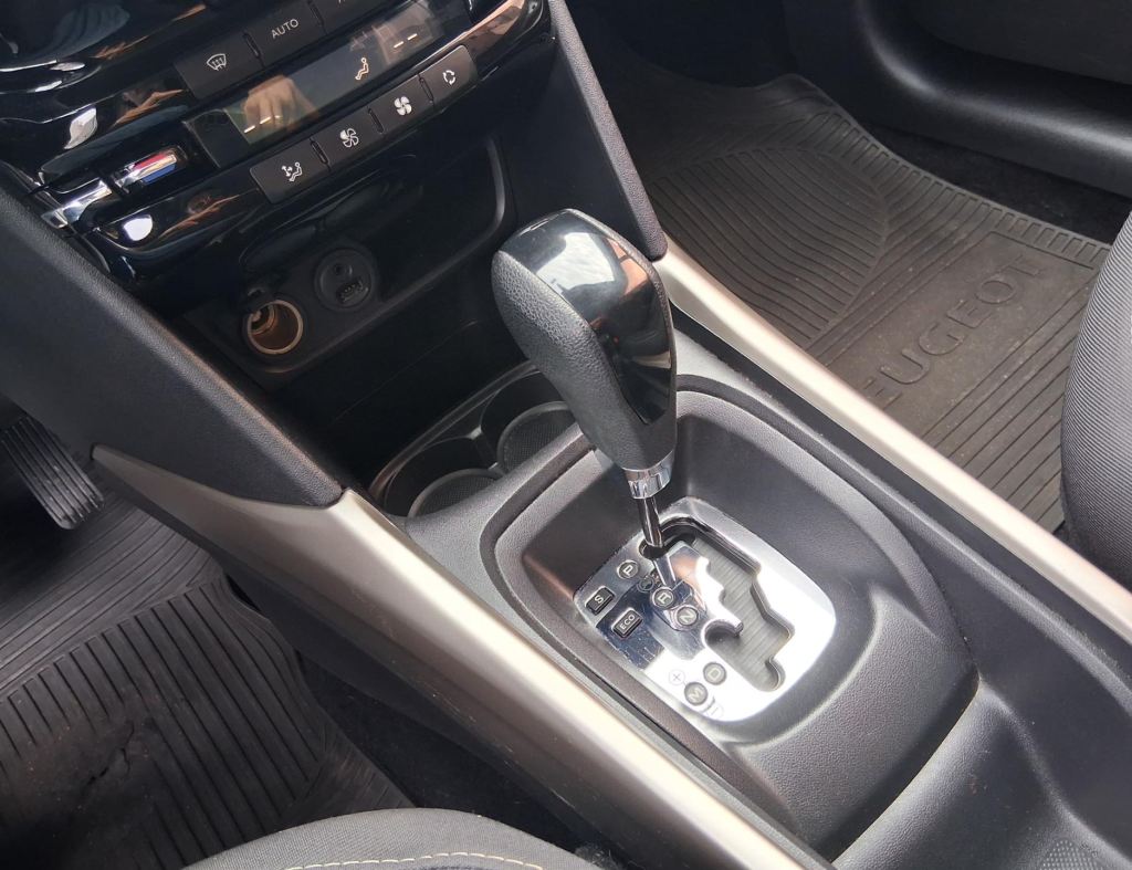 Peugeot 2008 Allure 1.6 Automatico Flex 4 Portas Modelo 2017 imagem 17