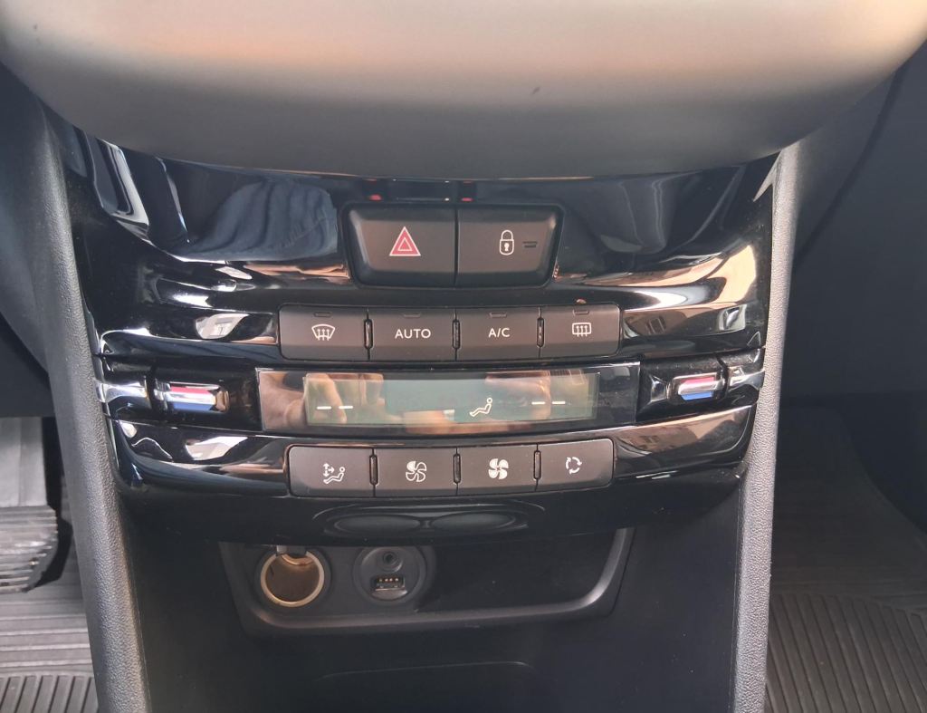 Peugeot 2008 Allure 1.6 Automatico Flex 4 Portas Modelo 2017 imagem 18