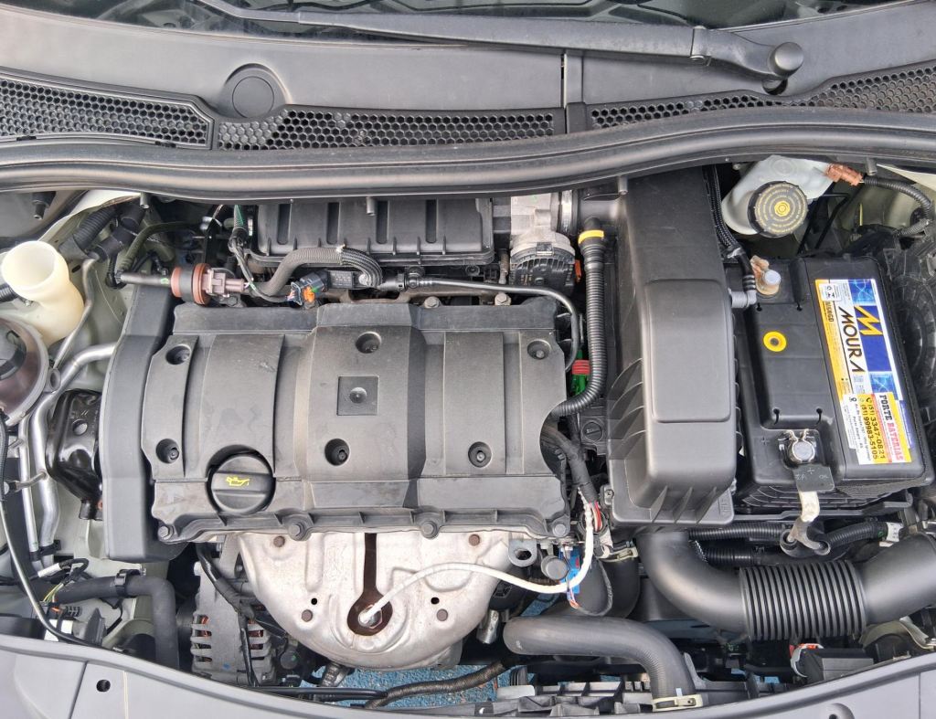 Peugeot 2008 Allure 1.6 Automatico Flex 4 Portas Modelo 2017 imagem 21