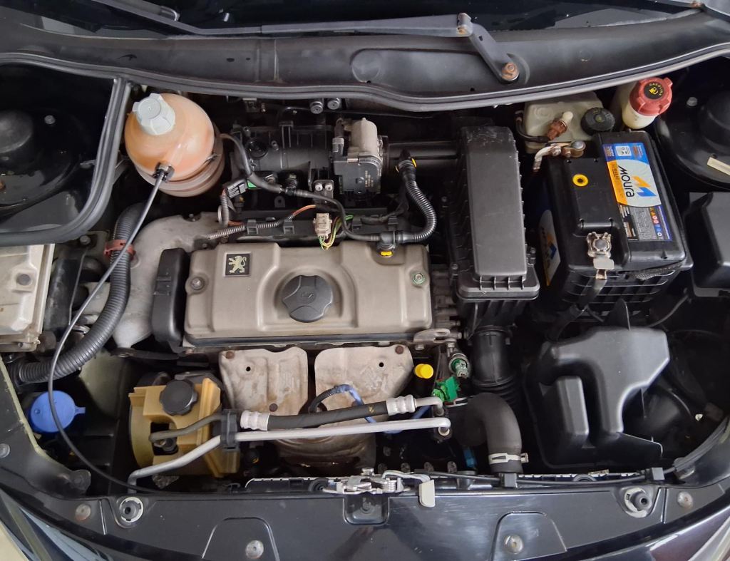 Peugeot 207 Xr 1.4 Flex 4 Portas Modelo 2011 imagem 11