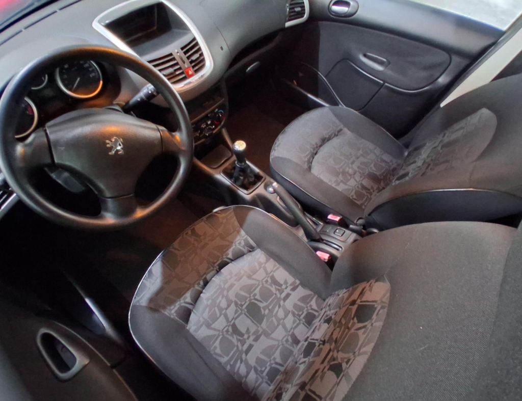 Peugeot 207 Xr 1.4 Flex 4 Portas Modelo 2011 imagem 13