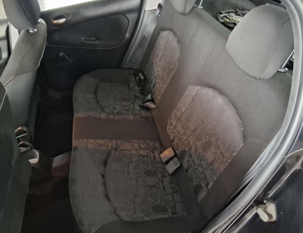 Peugeot 207 Xr 1.4 Flex 4 Portas Modelo 2011 imagem 14