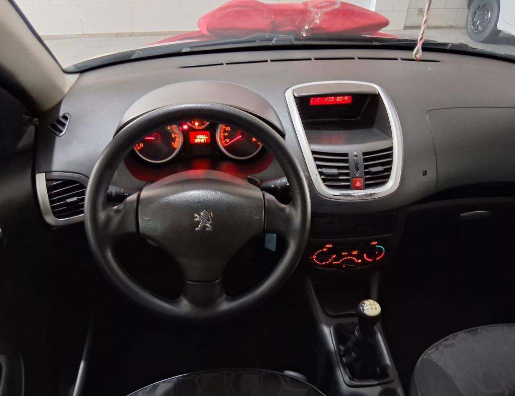 Peugeot 207 Xr 1.4 Flex 4 Portas Modelo 2011 imagem 15