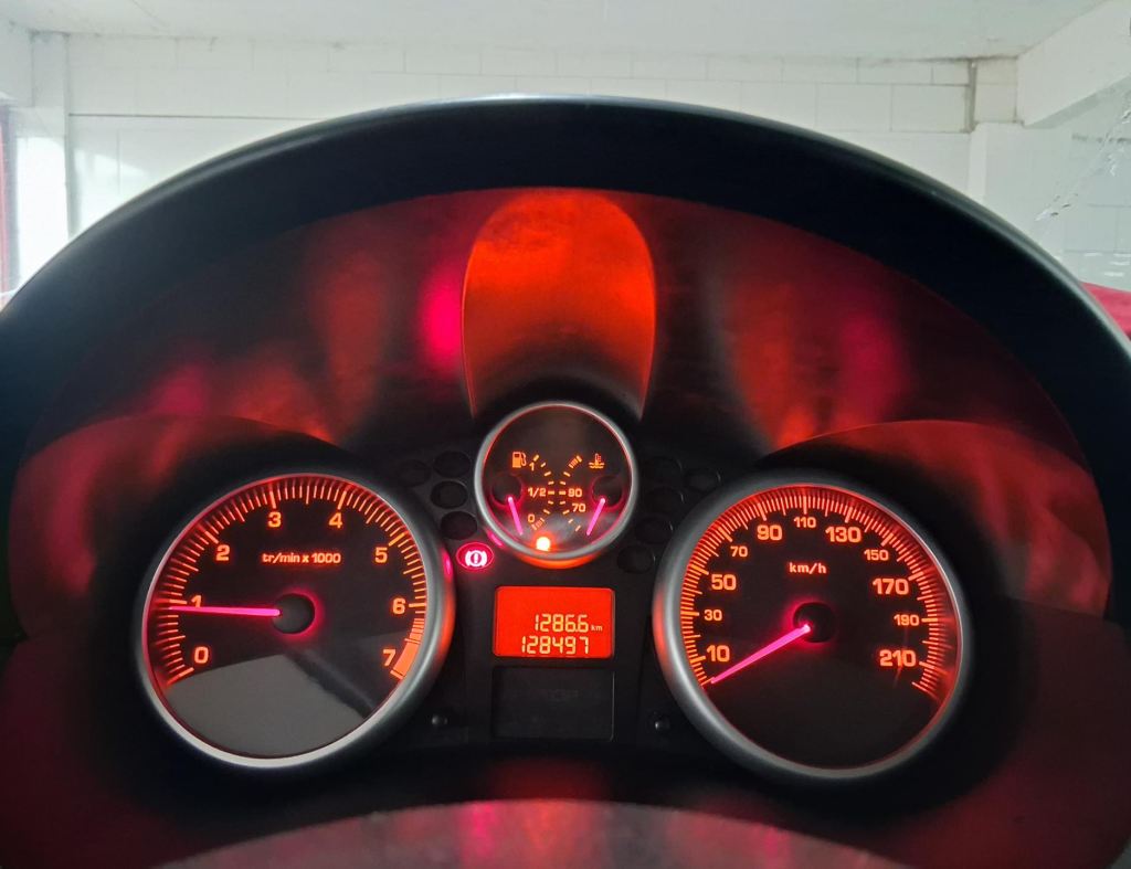 Peugeot 207 Xr 1.4 Flex 4 Portas Modelo 2011 imagem 16