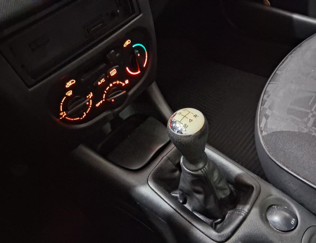 Peugeot 207 Xr 1.4 Flex 4 Portas Modelo 2011 imagem 17