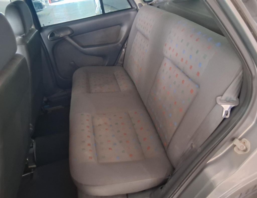 Volkswagen Gol Power 1.0 4 Portas Modelo 2003 imagem 11