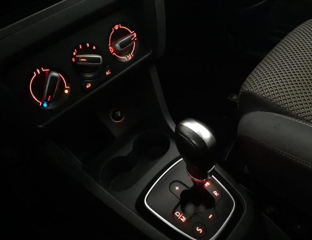 Volkswagen Spacefox Highline 1.6 Automatico Flex 4 Portas Modelo 2011 imagem 16