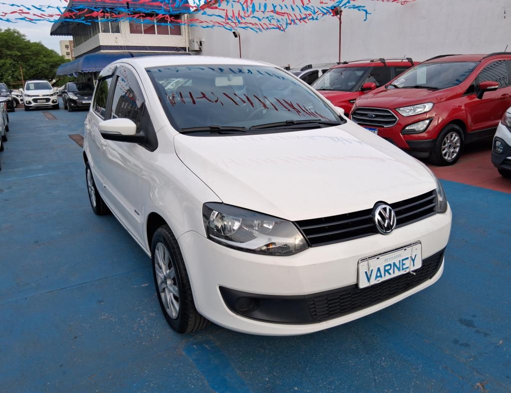 Volkswagen Fox Trend Gii 1.0 Flex 4 Portas Modelo 2014 imagem 1