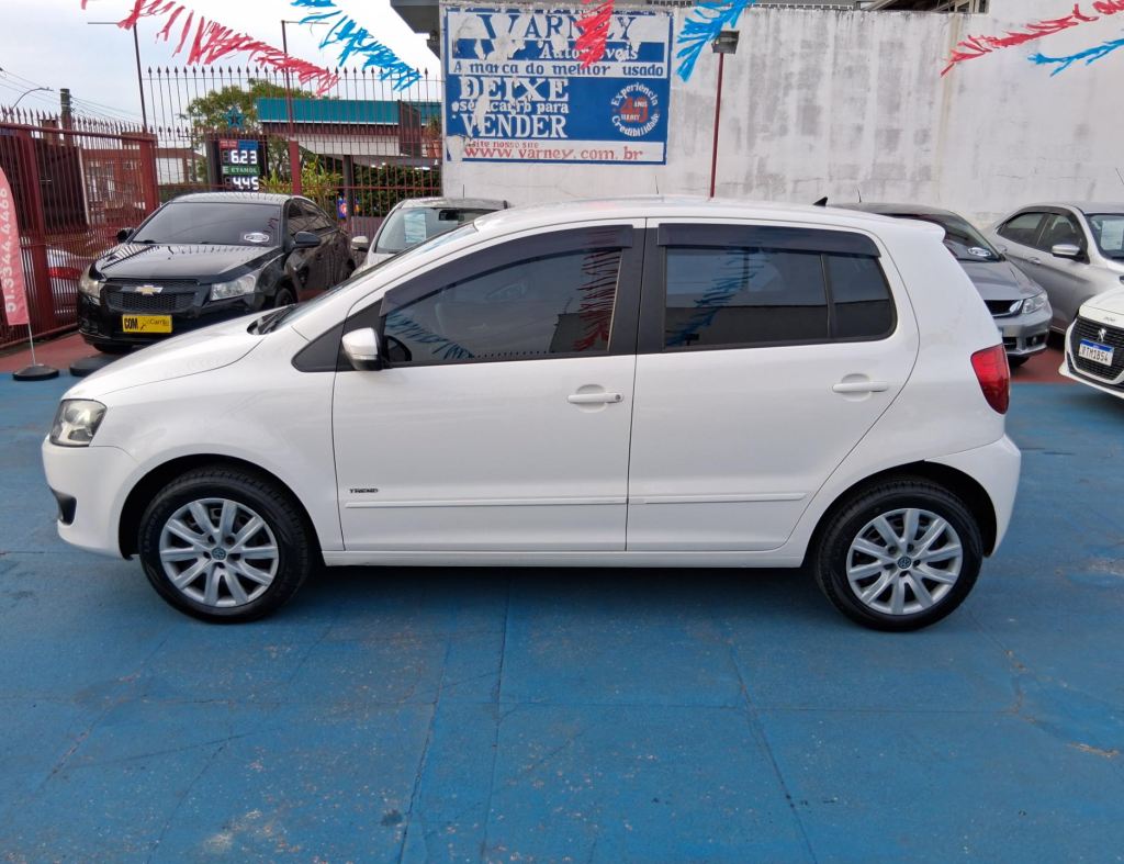 Volkswagen Fox Trend Gii 1.0 Flex 4 Portas Modelo 2014 imagem 4