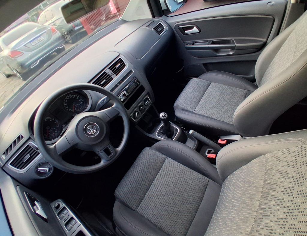 Volkswagen Fox Trend Gii 1.0 Flex 4 Portas Modelo 2014 imagem 12