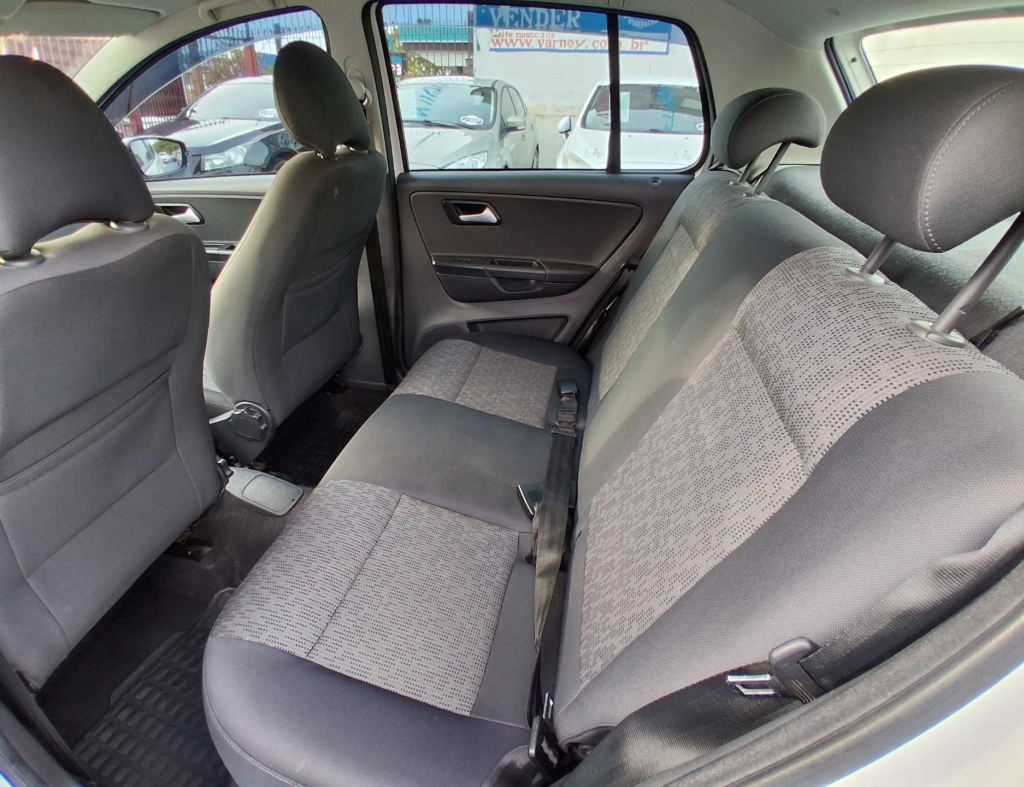 Volkswagen Fox Trend Gii 1.0 Flex 4 Portas Modelo 2014 imagem 14