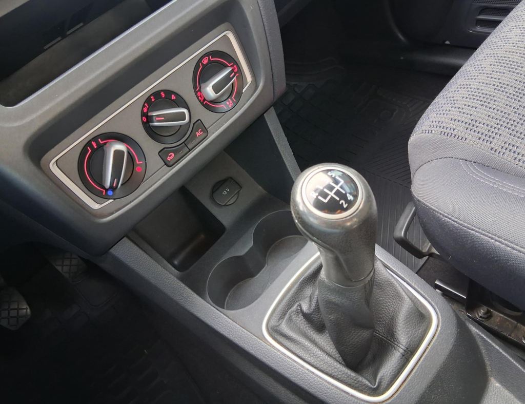 Volkswagen Fox Trend Gii 1.0 Flex 4 Portas Modelo 2014 imagem 16