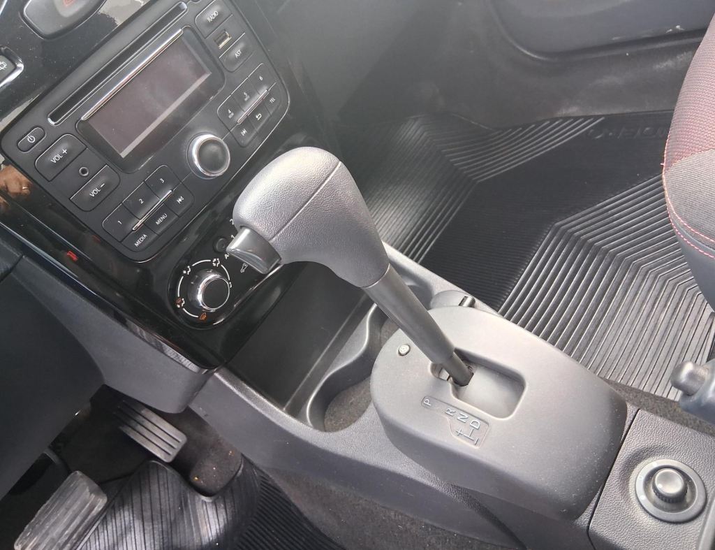 Renault Stepway 1.6 Automatico Flex Portas Modelo 2012 imagem 20