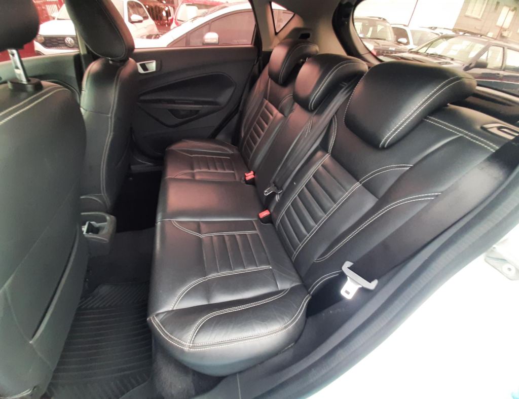 Ford New Fiesta Hatch Sel 1.6 Automatico Flex 4 Portas Modelo 2017 imagem 17