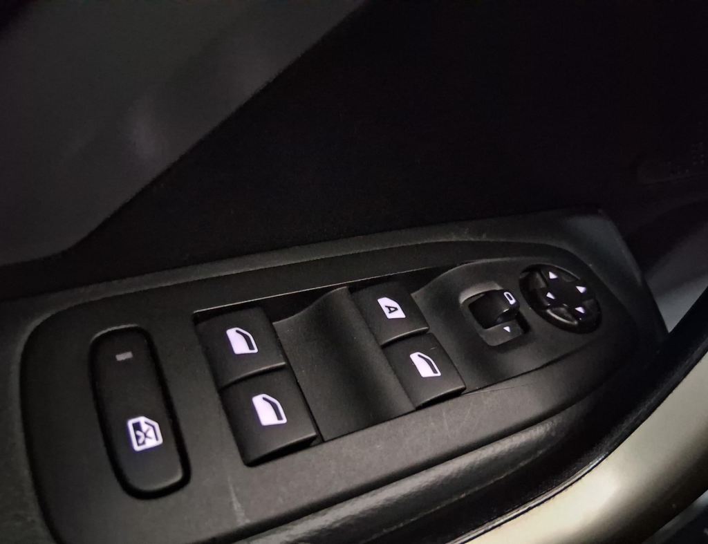 Peugeot 2008 Allure 1.6 Automatico 4P. Modelo 2017.Ipva 2026 Cortesia imagem 17