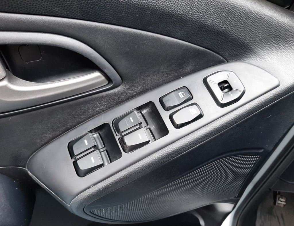 Hyundai Ix35 2.0 Automatico Flex 4 Portas Modelo 2012 imagem 22