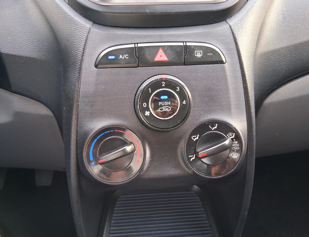 Hyundai Hb20 Confort Sedan 1.0 Flex 4 Portas Modelo 2016 imagem 17