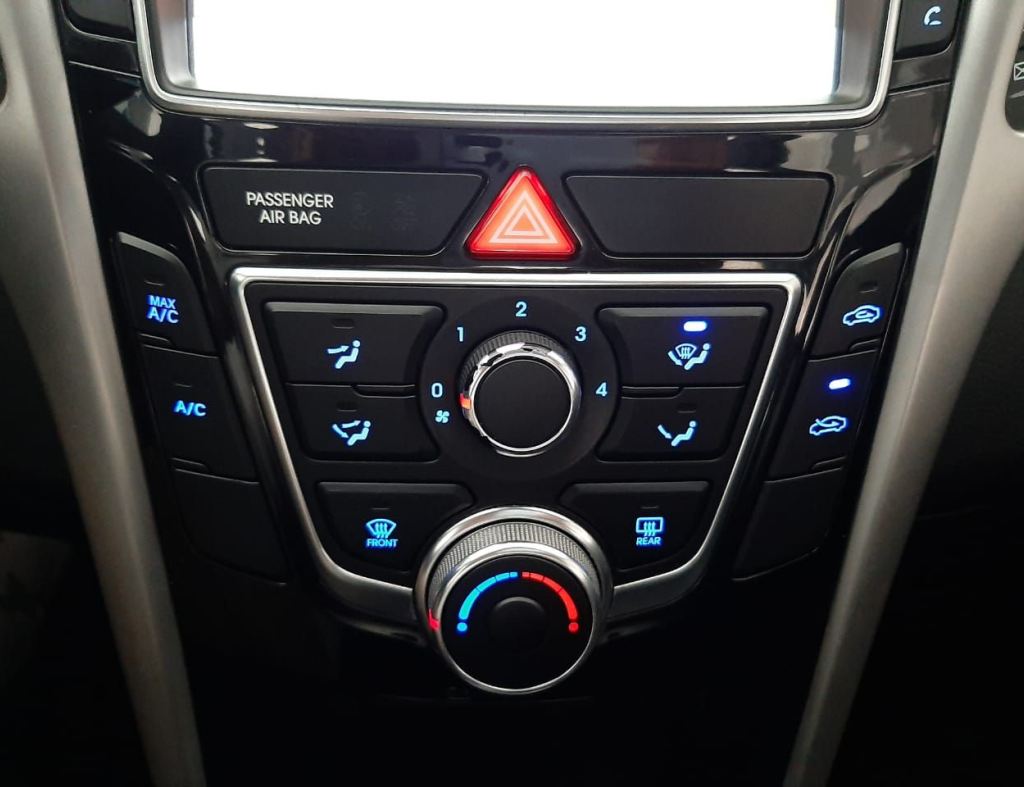 Hyundai I30 1.8 Mpi 16V Gasolina 4P Automatico 2015 imagem 19