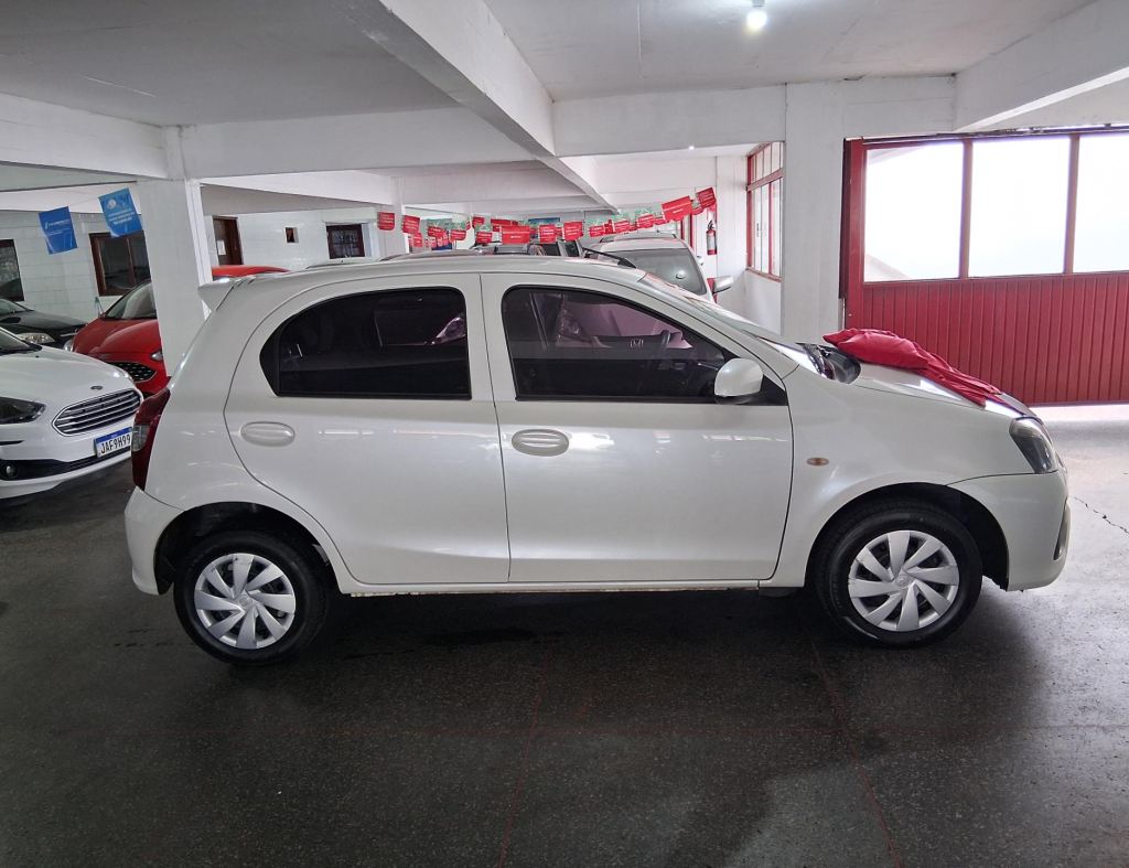 Toyota Etios Hatch X 1.3 Flex 4 Portas Modelo 2019 imagem 4