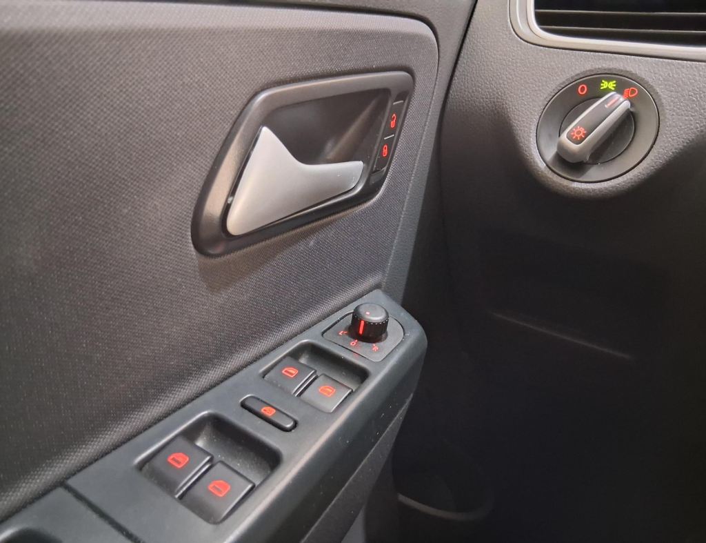 Volkswagem Fox Trendline 1.6 Flex 4 Portas Modelo 2014 imagem 11