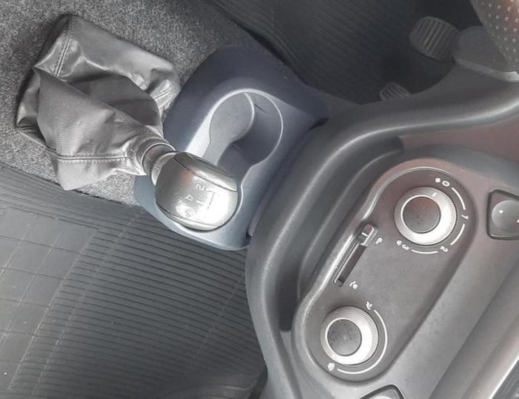 Fiat / Uno Vivace 1.0 2 Portas Flex Modelo 2014 imagem 20