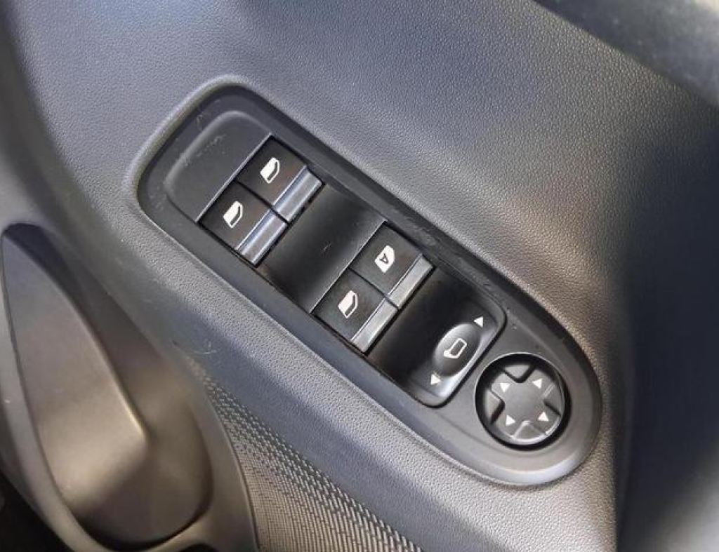 Citroen / C3 Ptech M Attraction 1.2 Flex 4 Portas Modelo 2020 imagem 14