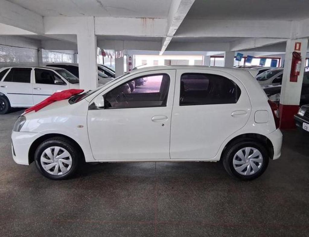 Toyota / Etios Hatch X 1.3 Flex 4 Portas Modelo 2019 imagem 5
