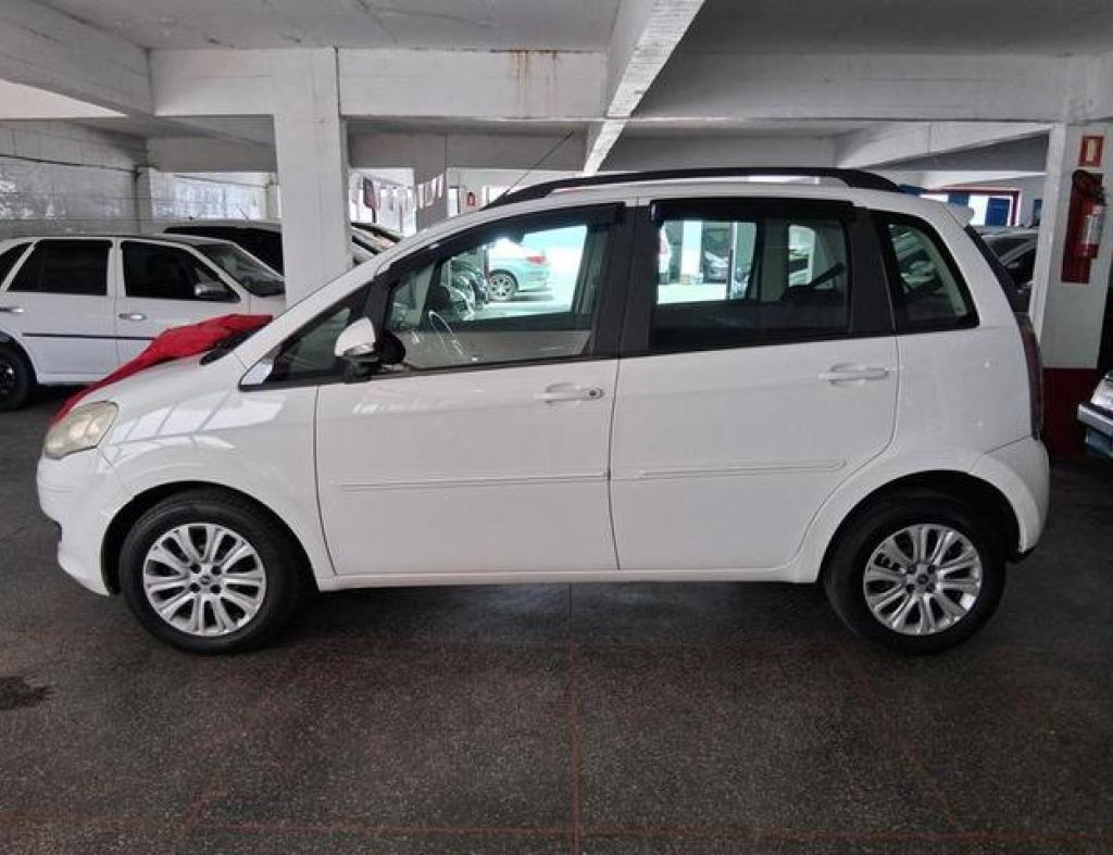 Fiat / Idea Attractive 1.4 Flex 4 Portas Modelo 2013 imagem 8