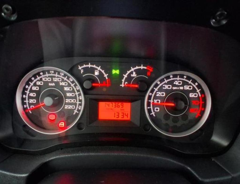 Fiat / Idea Attractive 1.4 Flex 4 Portas Modelo 2013 imagem 15